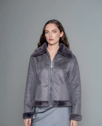 Giacca corta in ecomontone con dettagli in ecopelle